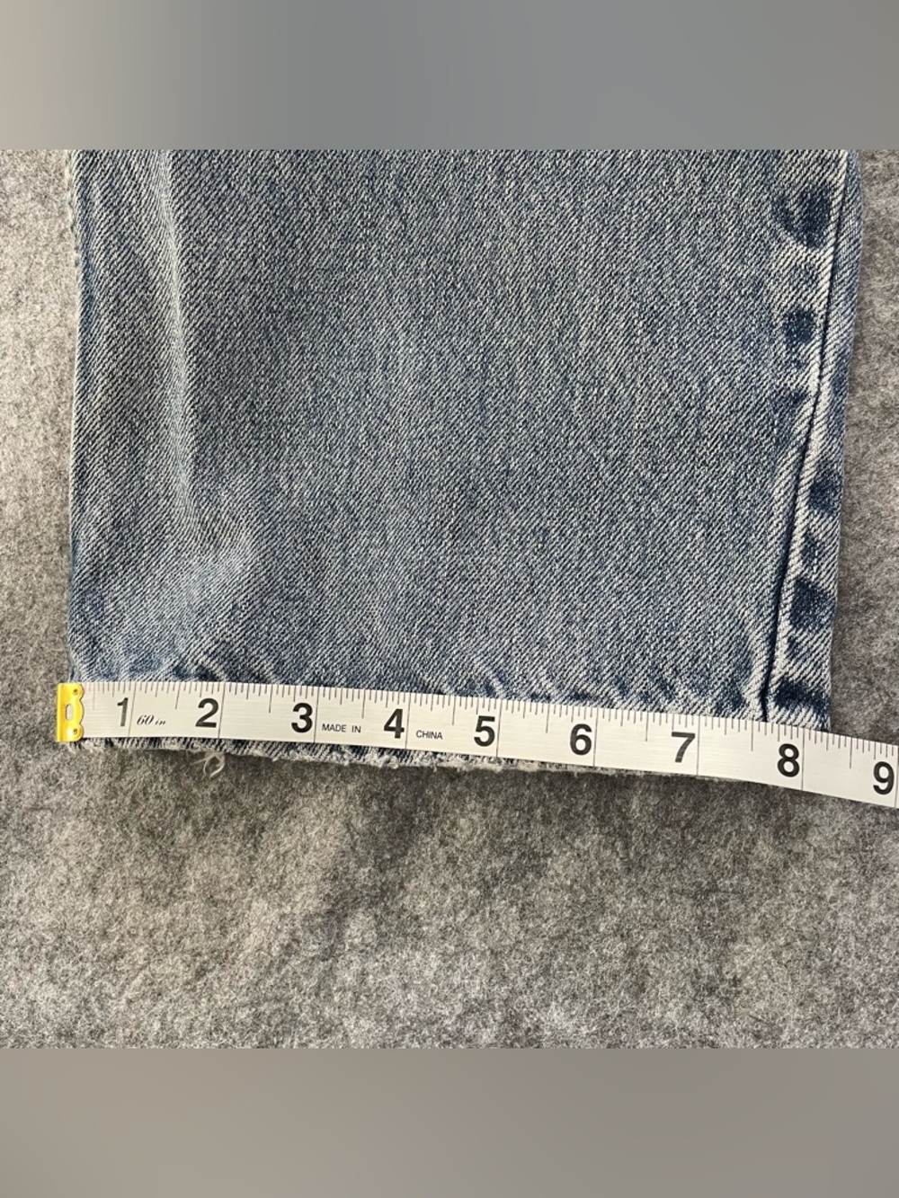Levis 550 Relaxed Fit Jeans Mens 36x34 Blue Light Wash Distressed 100% Cotton - Picture 13 of 16